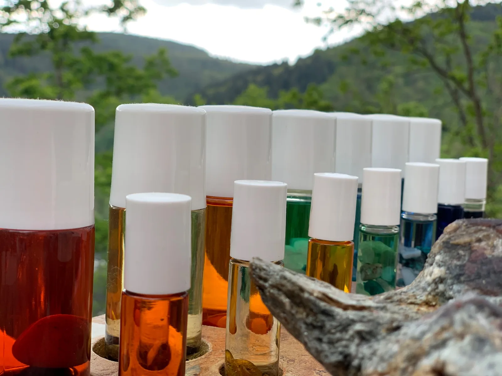 Verschiedene naturheilkundliche Test- und Anwendungsphiolen