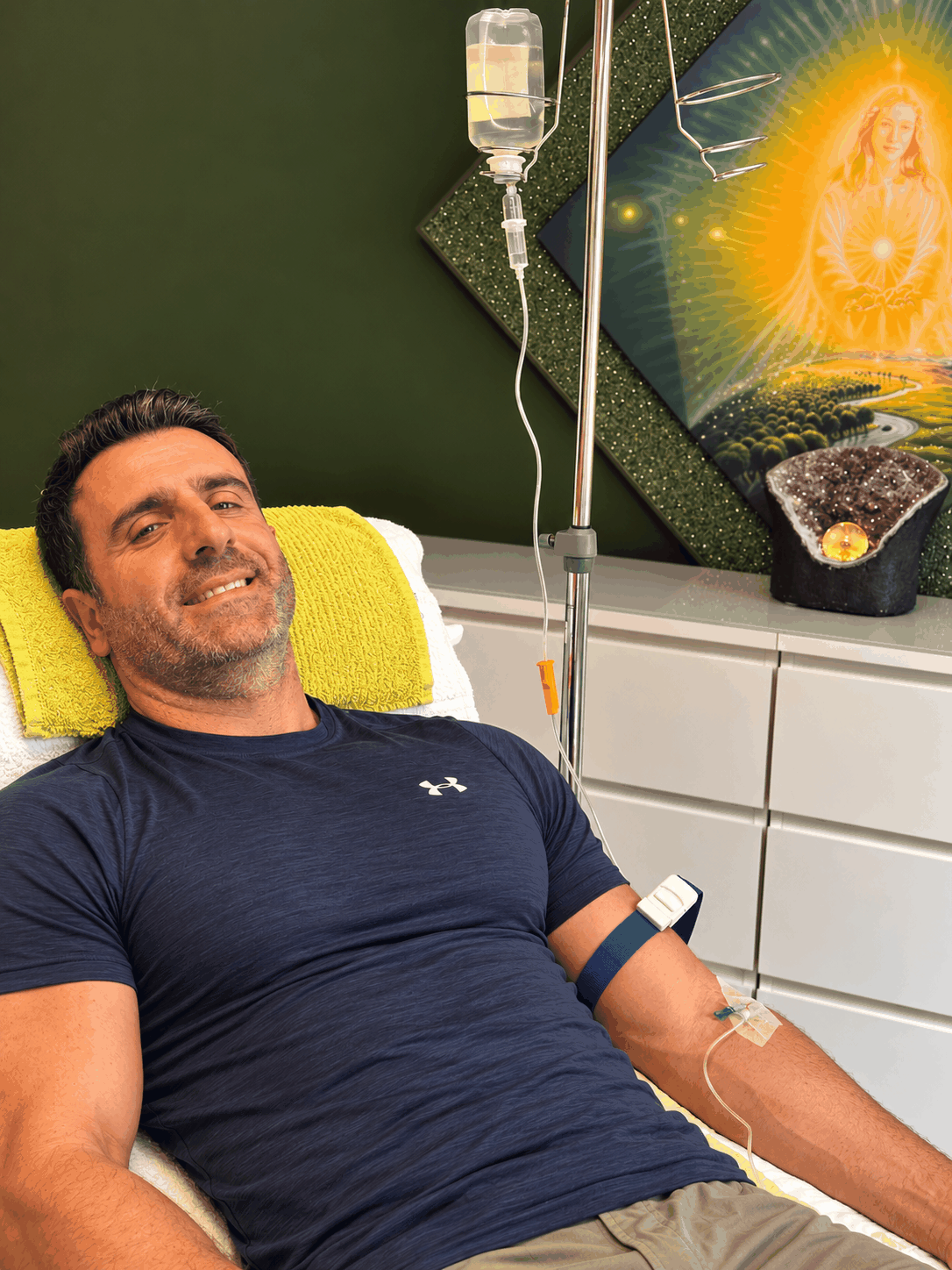Patient während einer Infusion in der Naturheilpraxis